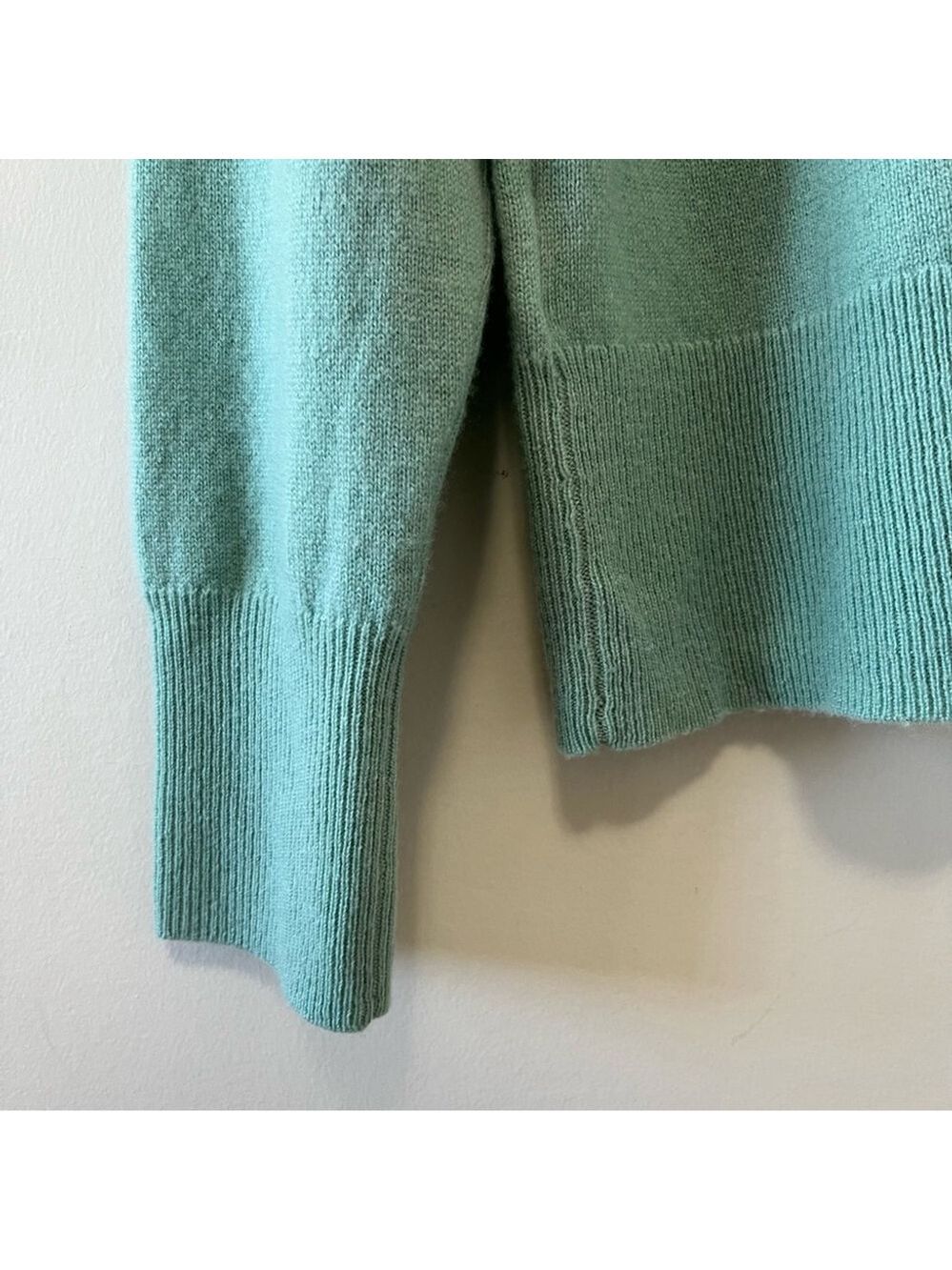 J. Crew Cashmere classic-fit crewneck sweater Size M - Picture 6 of 12